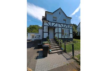 Haus zu verkaufen - 375.000,00&nbsp;EUR Kaufpreis, ca.&nbsp; 130,00&nbsp;m&sup2; in Gummersbach (PLZ: 51645) Berstig Süd