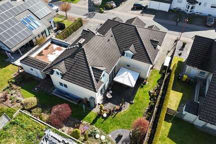 Haus zum Kaufen in Helferskirchen 599.000,00 € 284 m²