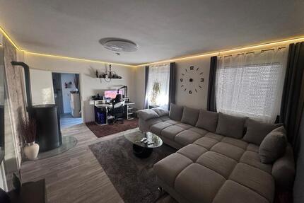 80qm Wohnung in Maxhütte-Haidhof 2 Garagen und Keller
