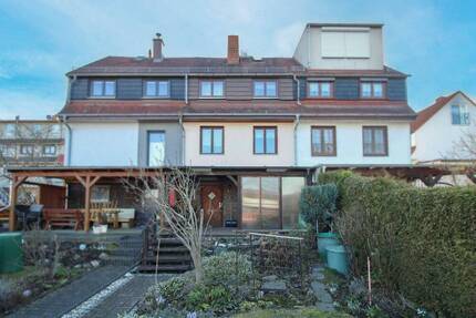 Renovierungsbedürftiges Reihenmittelhaus mit Terrasse und Stellplatz - 5 Zimmer auf ca. 70 m² - Chemnitz Borna-Heinersdorf