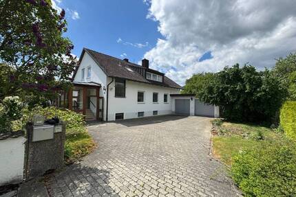 Ein Zuhause mit Freiraum: Zweifamilienhaus auf traumhaft großem Gartengrundstück! - Großberghofen