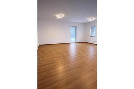 Neubau Wohnung - 890,00&nbsp;EUR Kaltmiete, ca.&nbsp; 92,00&nbsp;m&sup2; in Tittling (PLZ: 94104)