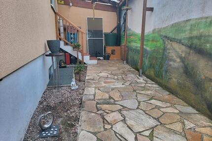2-Zimmer-DG-Wohnung mit Einbauküche, Klimaanlage & Balkon - Wiesloch