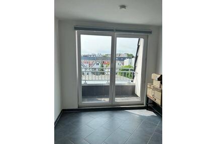 Helle 2-Zimmer-Dachgeschosswohnung mit 3 Balkonen & Einbauküche - Bremerhaven