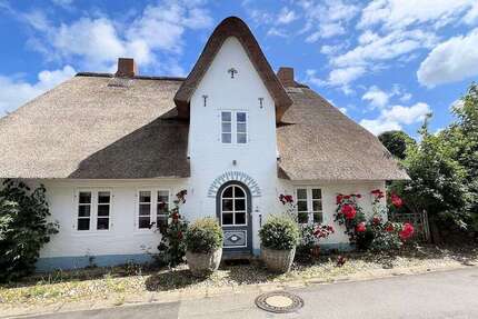 Haus zum Kaufen in Oevenum (auf Föhr) 845.000,00 € 125 m²