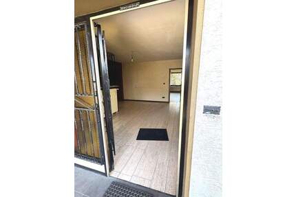 FÜR FACHHANDWERKER! Solider Bungalow mit Pfiff, insges. 200 m² Wohnfläche + ca. 50m² KG! - Niederkassel