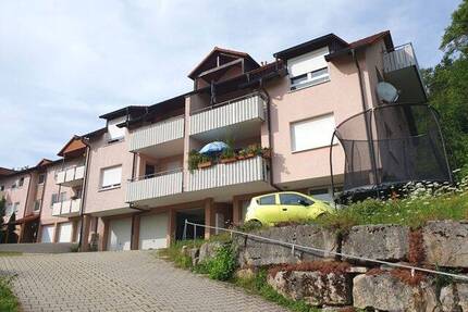 3-Zimmer-Wohnung mit Balkon und Stellplatz am Stadtrand zu verkaufen! - Creglingen