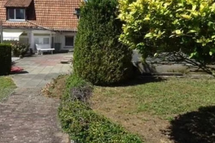 Anwesen mit saniertem Einfamilienhaus (DHH) und Nebengebäude in Gädheim, OT