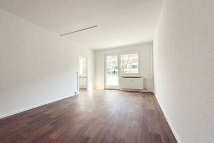 Wohnung zum Mieten in Plauen 197,29 € 36.2 m²