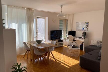 2 Zimmer Wohnung in Zuffenhausen EBK+Balkon+Tiefgarage - Stuttgart