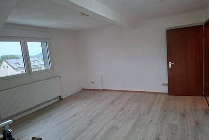 Schöne neu renovierte 3 ZKB Wohnung 80m² Beckingen direkt