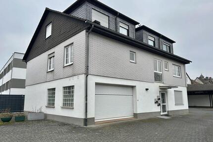 Großzügigkeit im Zentrum der Stadt mit Balkon, Terrassenbereich und 2 Stellplätze im Carport - Attendorn