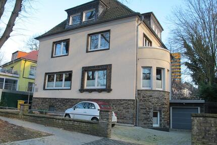 Stadtvilla in Bestlage, eine Wohnung pro Etage, Gartenmitnutzung - Gelsenkirchen