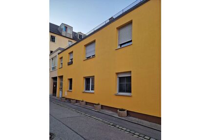 Provisionsfrei* MFH in Augsburg-Oberhausen: GEG-sicher (Klasse D) - Starkes Soll-Rendite-Potenzial (6,5%) & 2 Einheiten bezugsfrei!