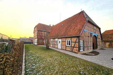 Wohnen auf dem Ulmenhof: 3,5 Zimmer Wohnung im Zentrum von Bleckede