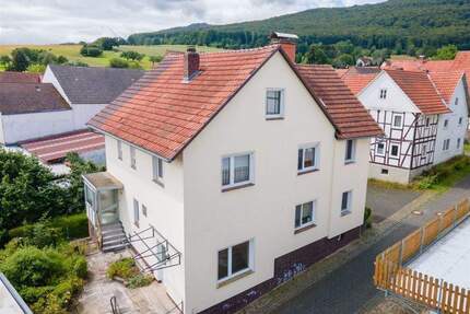 Geräumig, bezahlbar und ruhig gelegen: Massives Ein- bis Zweifamilienhaus mit Garten und Garage - Berkatal Frankenhain