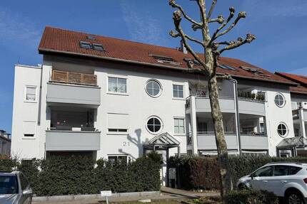 Gelegenheit in Fellbach-Schmiden - 3-Zi.-Whg, Balk., E-Küche, eigens Gärtchen am Haus, sofort frei