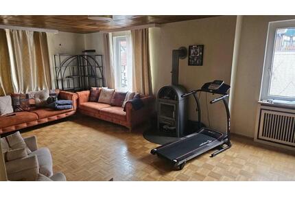 Wohnung im ersten Stock - 950,00&nbsp;EUR Kaltmiete, ca.&nbsp; 125,00&nbsp;m&sup2; in Quakenbrück (PLZ: 49610)