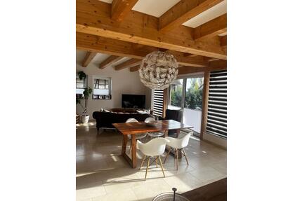 Haushälfte 5-Zimmer-Wohnung mit Garten über 2 Etagen - Lehre