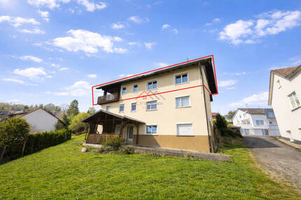 Wohnen mit Weitblick - modernisierte 5-Zimmer-Wohnung mit Stellplatz, viel Platz und Perspektive - Aldingen / Aixheim