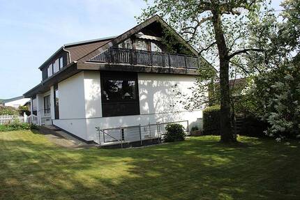 Zweifamilien-Wohnhaus in guter Wohnlage am nördlichen Ostrand der Kleinstadt Leun im Lahn-Dill-Kreis