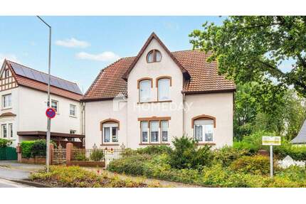 Zweifamilienhaus mit Gestaltungspotenzial, idyllischem Garten und Stellplätzen in begehrter Lage - Hiddenhausen