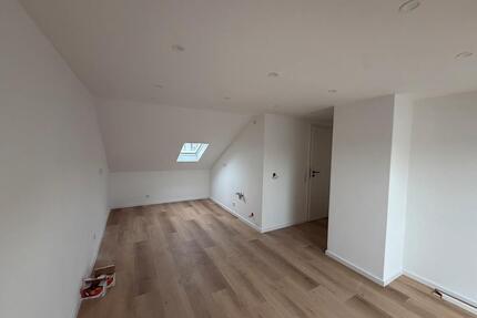 Helle, kernsanierte 2-Zimmer-Dachgeschosswohnung in Ulm-Söflingen