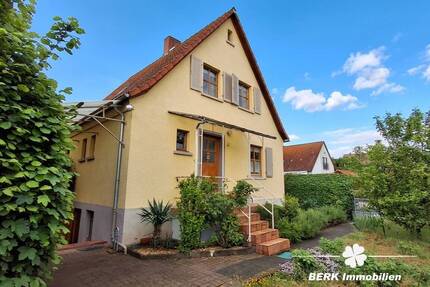 BERK Immobilien - Charmantes Einfamilienhaus mit idyllischem Garten in Wörth am Main