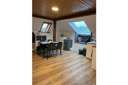 Charmante Einliegerwohnung mit Carport und eigenem Gartenbereich - Hambergen