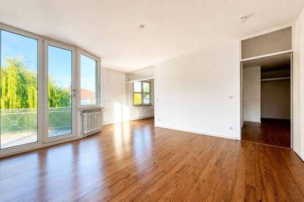Bezugsfrei: Helle 3-Zimmer-Wohnung mit Balkon in der begehrten Pfarrsiedlung - Berlin Rudow