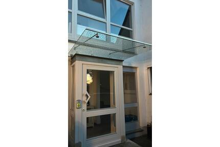 Helle Wohnung mit Galerie, 2 Schlafzimmern und 2 Balkone - München Allach-Untermenzing