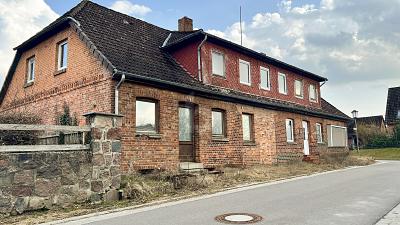 GROßES ANWESEN - 3 BAUOPTIONEN IN BETZENDORF