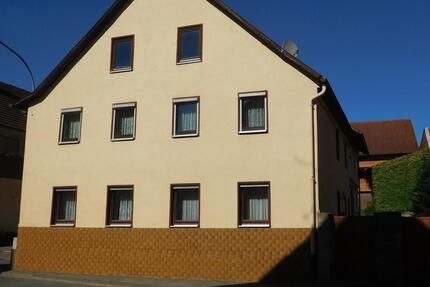 Haus mit Nebengebäuden u. Grünflächen in Stockheim-Privatverkauf - Oberstreu