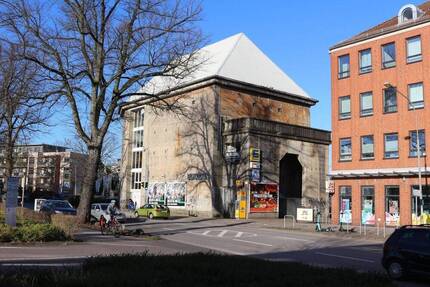 Imposanter Hochbunker mit Clou: Einer Symbiose zwischen Historie und Neubaukultur - Lübeck Innenstadt