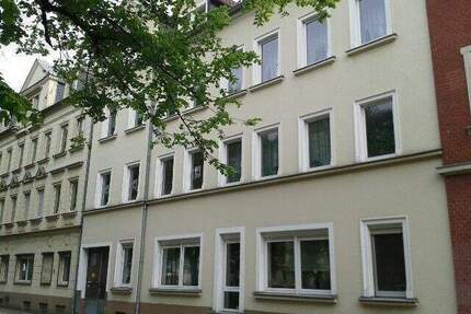 W3467 - 2RW mit Blick auf den Fr.-Ebert-Platz - Riesa Gröba