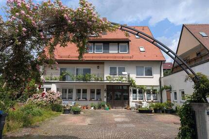 Investition 3 Wohnungen und 5 Einzimmerappartements - Rödelsee