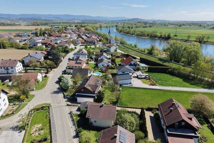Baugrundstück (253 m²) bei Parkstetten: Mit Bauvorbescheid für EFH (ca. 100 m²) und Garage!