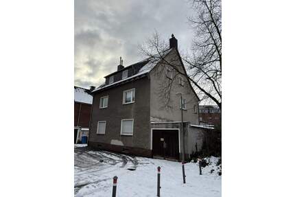 Mehrfamilienhaus mit drei Wohneinheiten und genehmigtem Anbau in Neuss - Neuss / Grimlinghausen