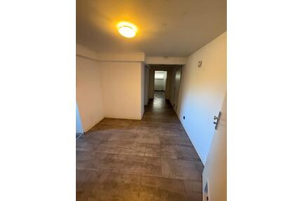 2ZKB in ruhiger Lage - 875,00&nbsp;EUR Kaltmiete, ca.&nbsp; 95,00&nbsp;m&sup2; in Betzdorf (PLZ: 57518)