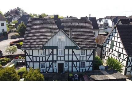 Denkmalgeschütztes Zweifamilienfachwerkhaus in zentraler Wohnlage von Reichshof - Eckenhagen