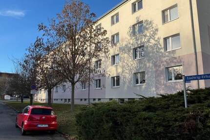 Die ist schick.. ..helle, moderne 3 Zimmer-Wohnung, Einbauküche gegen Aufpreis möglich.. sofort einzugsfertig - Zwickau Marienthal