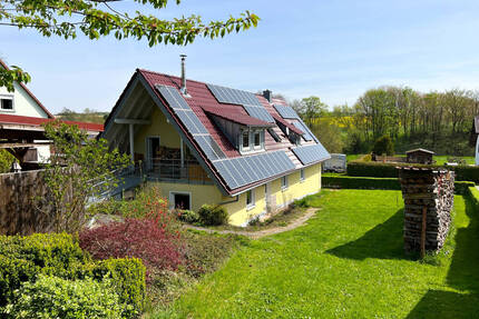 Energetisch modernisiertes Ein- bzw. Zweifamilienhaus mit Doppelgarage und Garten! - Untersiemau / Obersiemau