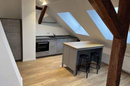 Helle 2-Zimmerwohnung - Frei - DG - Duschbad - Einbauküche - Renoviert - Kein Aufzug - Nürnberg Glockenhof