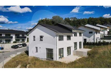 KfW55-Neubau: Moderne, lichtdurchflutete Doppelhaushälfte mit Südgarten - Windorf