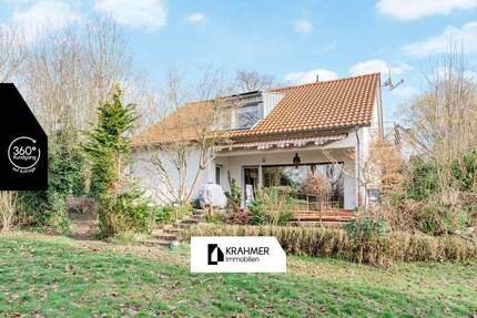 Moers-Kapellen: Freistehendes Haus mit Ein-Zweiparteien-Option, 3 Garagen & viel Privatsphäre