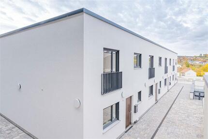 Modernes Stadthaus mit großzügiger Terrasse in zentraler Lage - Viechtach