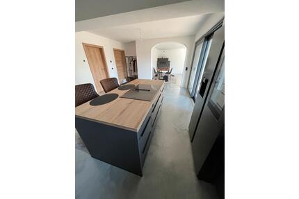 Schöne sanierte Wohnung mit Terasse und riesen Garten - Burgkirchen an der Alz