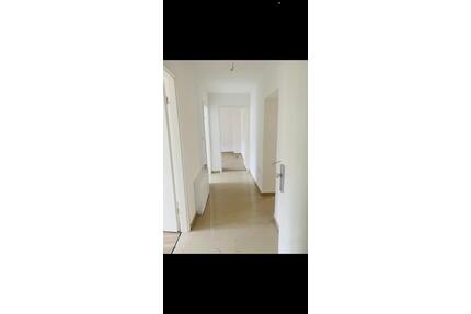 Wohnung zu vermieten - 620,00&nbsp;EUR Kaltmiete, ca.&nbsp; 75,00&nbsp;m&sup2; in Chemnitz (PLZ: 09131) Ebersdorf