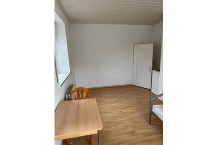 Zimmer ab sofort bezugsfrei - 410,00&nbsp;EUR Kaltmiete, ca.&nbsp; 15,00&nbsp;m&sup2; in Schwenningen (PLZ: 89443)