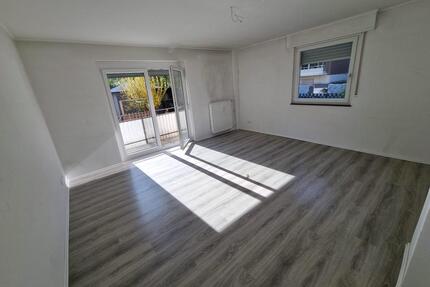 Vermietung 3 Zimmer Küche Bad Balkon Stellplatz ab sofort - Eisenberg (Pfalz)